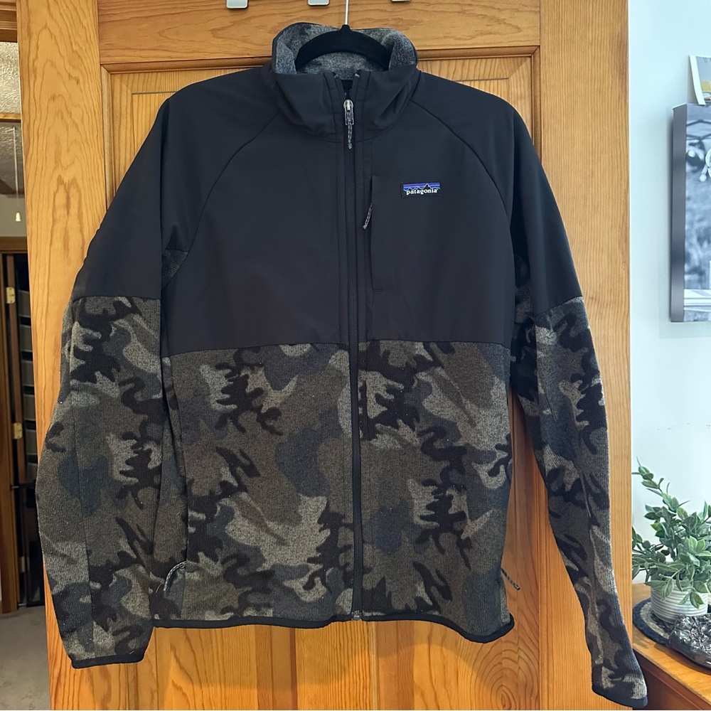 Patagonia Men’s Lightweight Better Sweater® Shelled Jacket, Size Medium